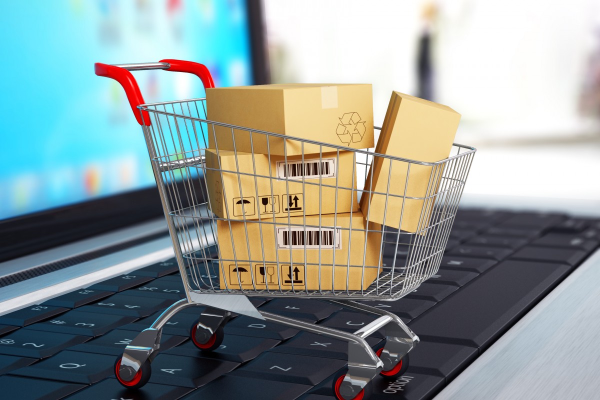 e-commerce-shopping-trolley-on-laptop